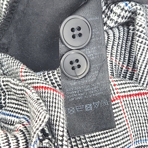 Asos Plaid Houndstooth Flat Front Shorts Womens Size 36 Black, White, Blue & Red - Picture 13 of 13